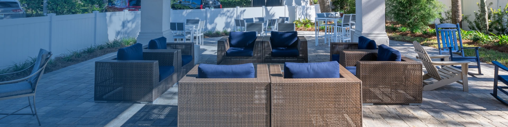 Outdoor patio seating where twelve-step meetings are held at Recovery Keys